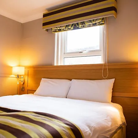 Ambassador Hotel 3*