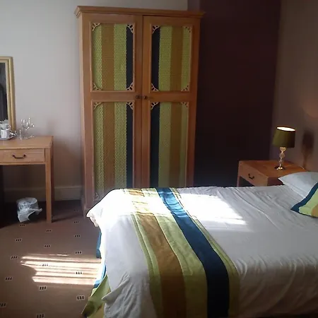 Ambassador Hotel 3*